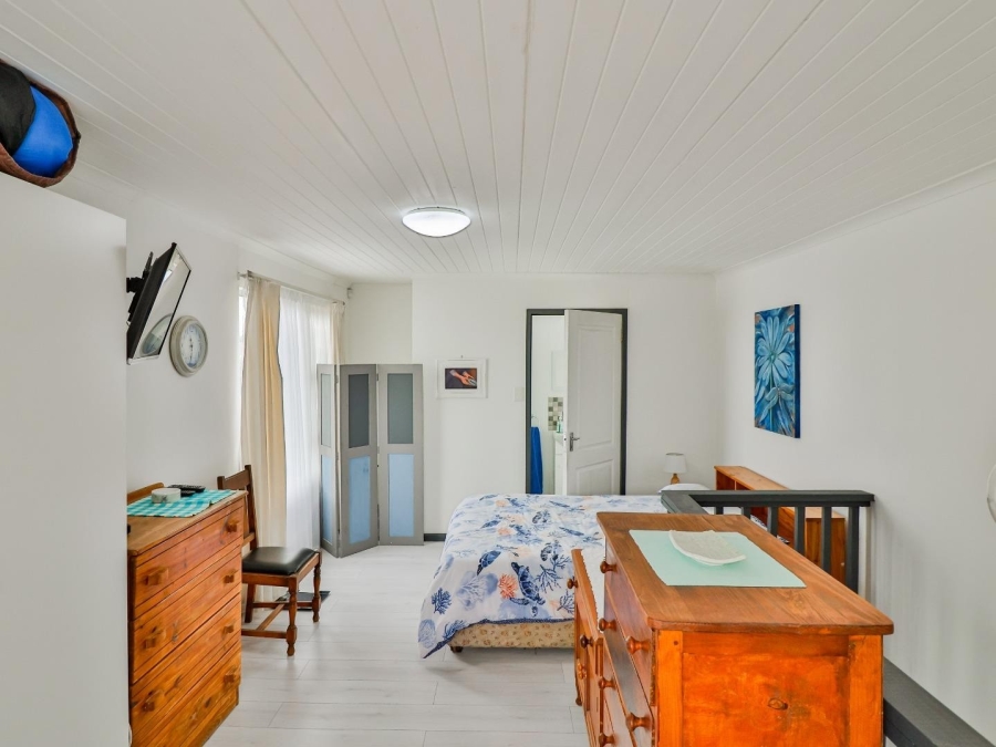 5 Bedroom Property for Sale in De Kelders Western Cape